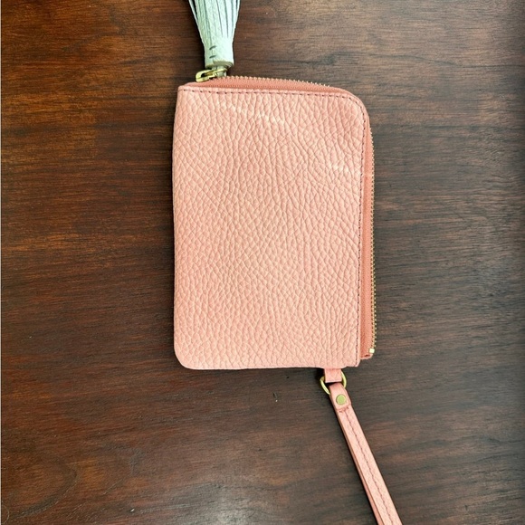 Fossil wristlet / wallet with tassel
Coral / pink
NWOT. - Picture 3 of 4
